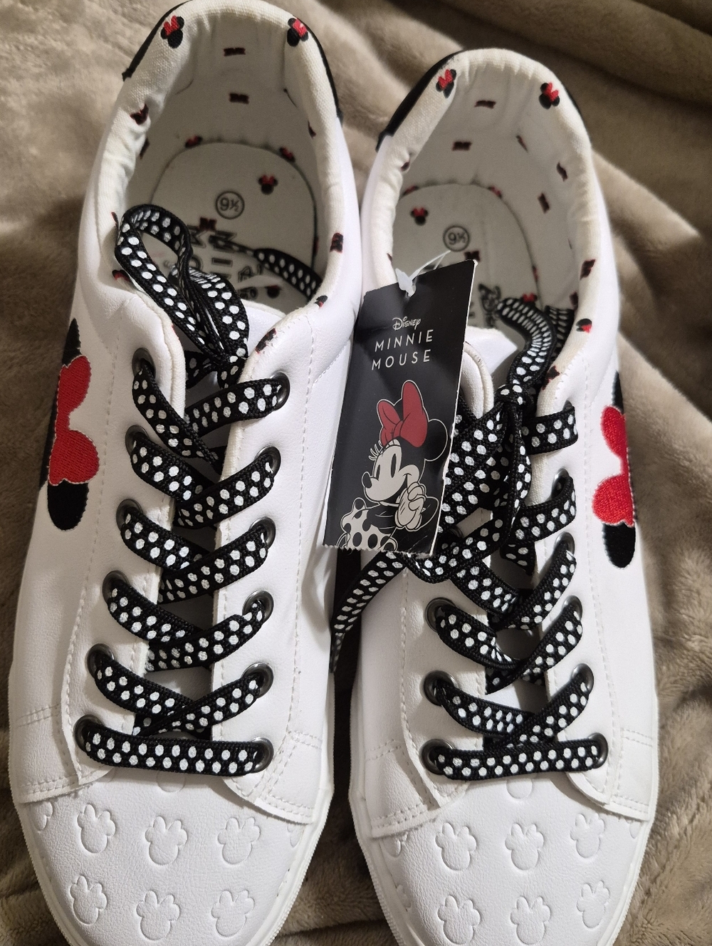 BNWT Josmo Womens Minnie Mouse Sneakers